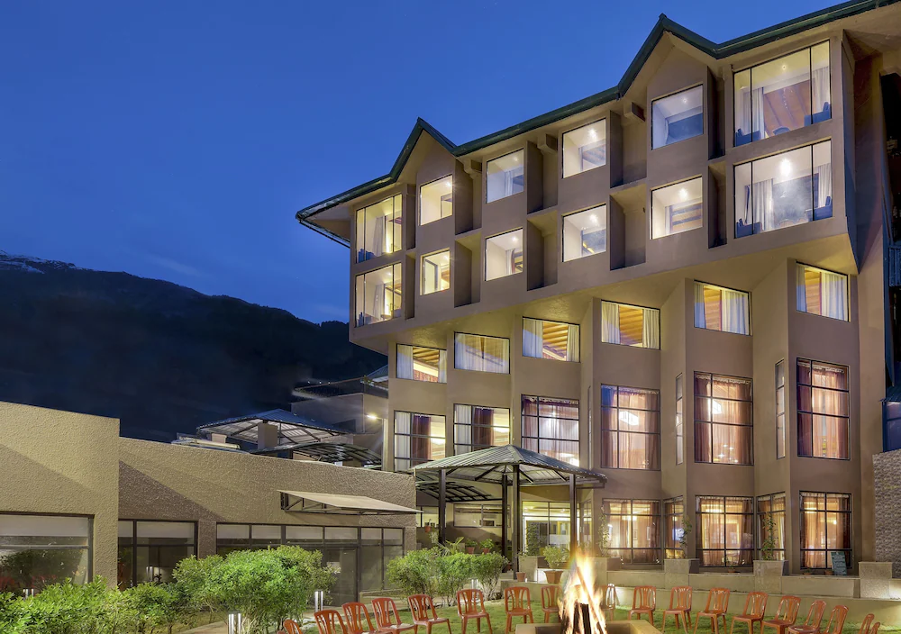 Hotels And Resorts Booking in Manali